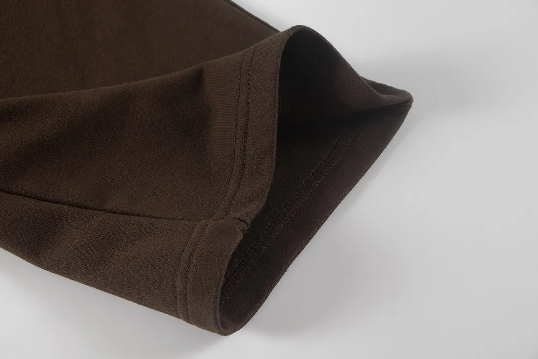 P220 Color: Black/Navy Blue/Coffee Brown/Heather Gray Size: S M L Details are everywhere